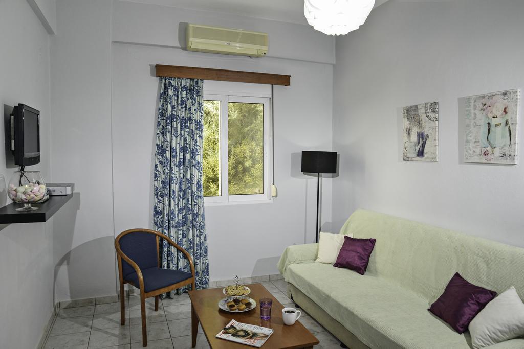 Helios Apartments بلاكاس الغرفة الصورة